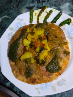 मटर कचौड़ी विद आलू का झोल (Matar kachodi with aloo ka jhol recipe in Hindi) रेसिपी मुख्य फोटो