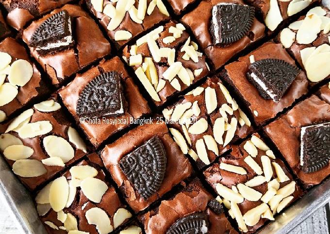 Resep Triple Chocolate Fudgy Brownies Oleh Shofa Rosyieda - Cookpad