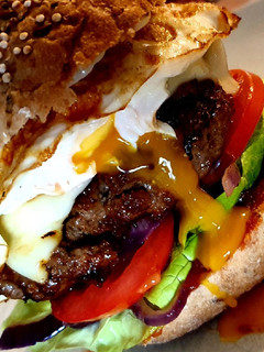 Φωτογραφία της συνταγής Burger ΣΠΕΣΙΑΛ - Ζουμερό μπέργκερ σαν από Burger House