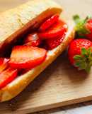 💚 Bánh Mì Kẹp Dâu Tây