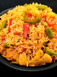 शेजवान फ्राइड राइस (schezwan fried rice recipe in hindi) रेसिपी मुख्य फोटो