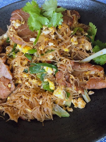 Easy Way Make Recipe 🧑🏽‍🍳🧑🏼‍🍳 The Spicy Thai Noodles with Pork •Easy Rice Noodles Recipe |ThaiChef food that is Awesome, Tasty}