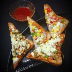 A picture of 15 minute quick delicious bread pizza 🍕.