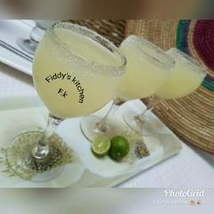 A picture of Lemon and ginger juice.