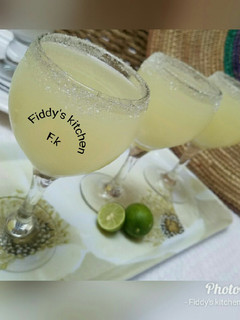 A picture of Lemon and ginger juice.