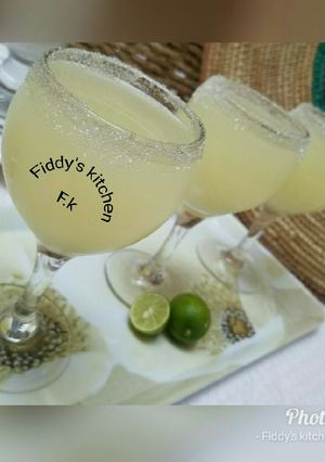 A picture of Lemon and ginger juice.