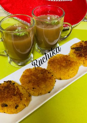 A picture of Chickpeas cutlets with Chana soup.