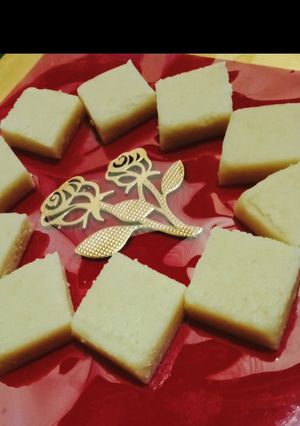 मावे की बर्फी(mawe ki barfi recipe in hindi) रेसिपी मुख्य फोटो