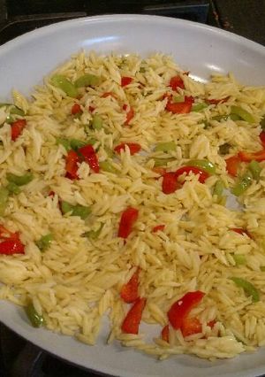A picture of Orzo & Peppers.