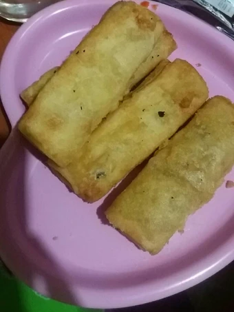 Langkah Mudah untuk Menyiapkan Resep  03. Lumpia roti tawar yang Enak, Lezat Sekali