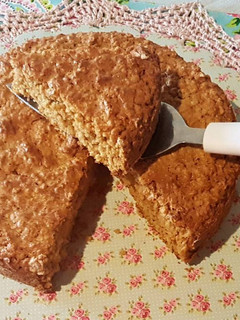 Una foto de Torta avena y dulce de leche de la abuela ¡Una ternura!