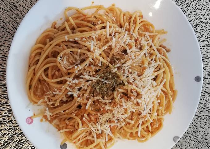 Spaghetti de pollo con salsa casera Receta de Daniela Cabezas Ordóñez-  Cookpad