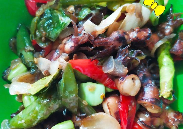 Rahasia Membuat Oseng Cumi Asin Pete yang Lezat