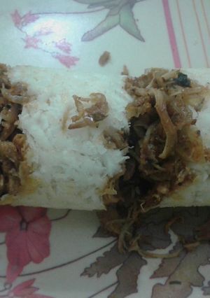 A picture of Tapioca chicken puttu (kappa erachi puttu).