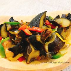 A picture of Fried snail with vegetables.