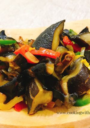 A picture of Fried snail with vegetables.