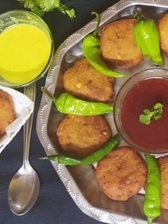 મિક્સ દાળ પકોડા (mix dal pakoda recipe in Gujarati) રેસીપી મુખ્ય ફોટો