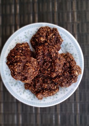 Una foto de Galletitas de banana, avena y chocolate