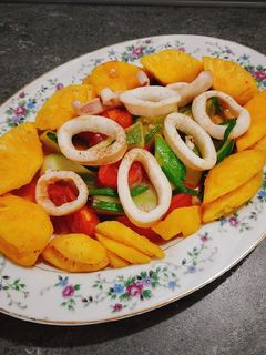 Hình của món Mực xào chua ngọt.