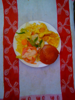 A picture of Green salad eggs chicken polone.
