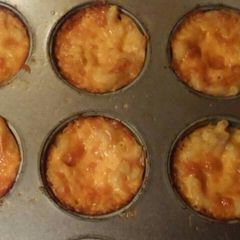A picture of Mac and cheese cups.