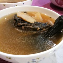 A picture of Black Chicken Soup with American Ginseng.
