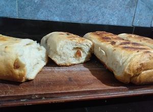 Una foto de Pan casero con chicharrón