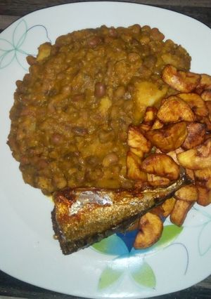 A picture of Porridge beans & sweet potatoes with dodo & fish.