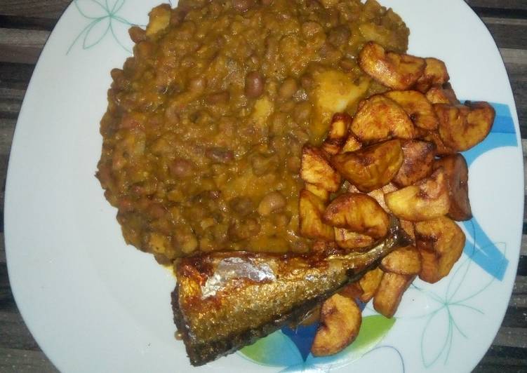 Simple Way to Prepare Ultimate Porridge beans &amp; sweet potatoes with dodo &amp; fish
