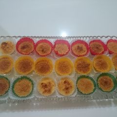 A picture of Custaroons.