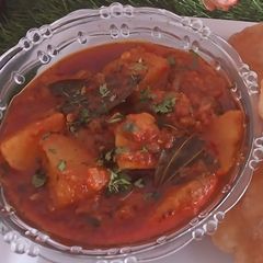 A picture of Lasaniya batata garlic.