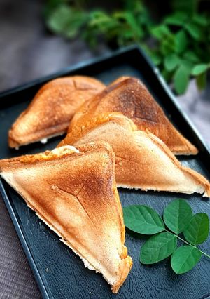 চিজি এ্যগ স‍্যানডুইচ। রেসিপির প্রধান ছবি