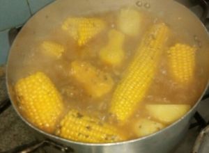 Una foto de Estofado de pollo, choclo, papa y batata - no cae pesado -