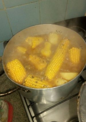 Una foto de Estofado de pollo, choclo, papa y batata - no cae pesado -