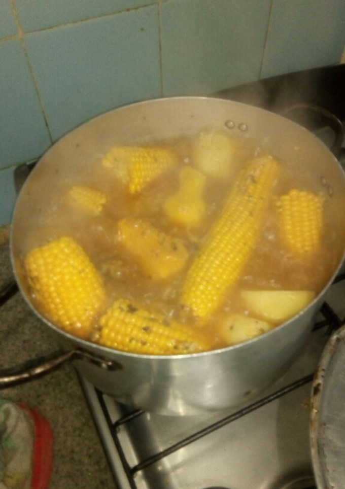 Una foto de Estofado de pollo, choclo, papa y batata - no cae pesado -