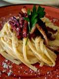 Espagueti con Cebolla Caramelizada y Tiras de Lomo