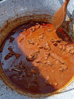 Őzpörkölt bográcsban recept fotója
