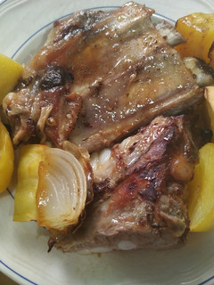 Una foto de Costillas con patatas