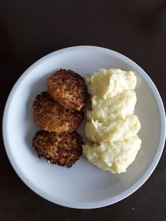 Una foto de Torrejas de zucchini, zanahoria y atún 😋