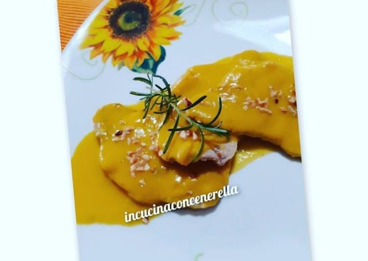 Lonza di maiale con crema di carote e granella di nocciole