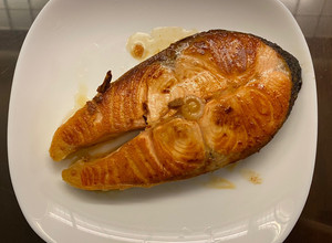 乾煎鮭魚 的食譜成品照片