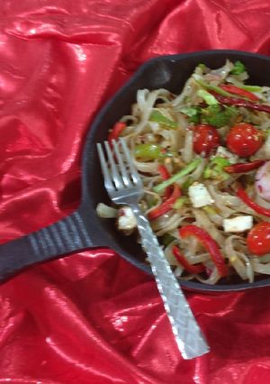 A picture of Rice flate noodles with cherry tomatoes & paneer.