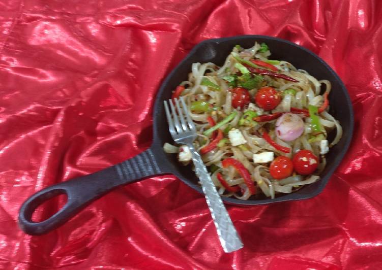 Recipe of Any-night-of-the-week Rice flate noodles with cherry tomatoes &amp; paneer