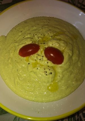 Una foto de Dips de palta con yogurt natural 😋