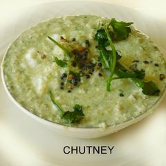 A picture of Coconut cilantro chutney.
