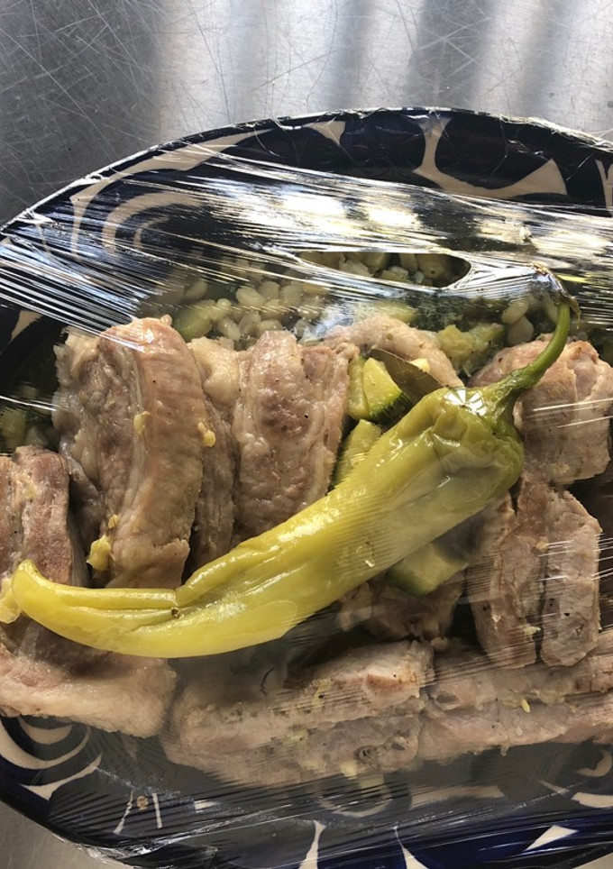 Una foto de Costillas de Cerdo con Calabacitas