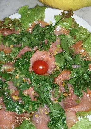 Foto di Salmone,con rucola,e pistacchi al profumo di limone