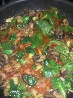 A picture of Basil pesto tomato sauce.