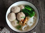 Gambar mie tiaw kuah pake bakso