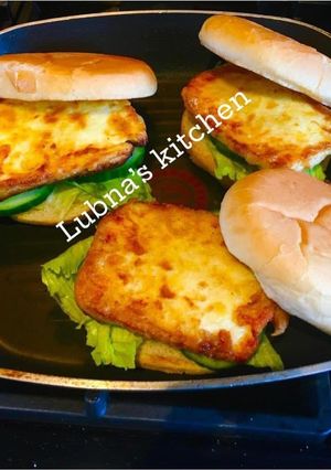 A picture of Grilled Halloumi Burger:.